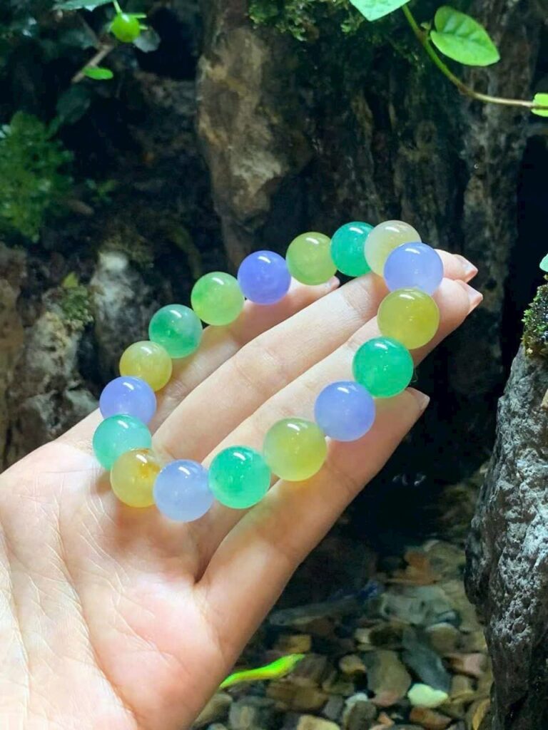 Trang sức đá quý phong thủy: “Lá bùa” thu hút vận may